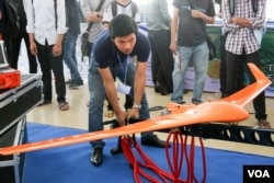 FILE - The display of technology products in the first Inno-Tech Festival Cambodia, an annual event to celebrate and showcase the country's social innovations and technology, in Phnom Penh on March 18, 2016. (Hean Socheata/VOA Khmer)