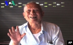 លោក មាស មុត អាយុ​៧១​ឆ្នាំ ជាអតីត​អតីត​មេបញ្ជាការ​កងពល​១៦៤​ទទួល​បន្ទុក​ទាហាន ជើងទឹក​នៅខេត្ត​ព្រះសីហនុ​និង​កំពត​នៅក្នុង​សម័យ​ខ្មែរ​ក្រហម។ នៅ​ក្នុង​បទ​សម្ភាសន៍​ពិសេស​នៅ​ផ្ទះ​លោក​ក្នុង​ស្រុក​សំឡូតខេត្ត​បាត់ដំបង ​កាល​ពី​ខែ​កក្កដា​ឆ្នាំ​២០១១ លោក​ថ្លែង​ប្រាប់​