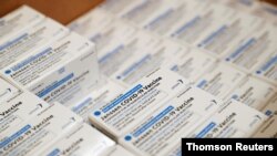 Penggunaan vaksin COVID-19 produksi Johnson & Johnson dihentikan sementara sebagai langkah kehati-hatian. 