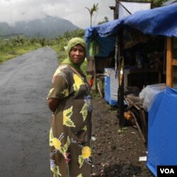 Dargo, 45 tahun, seorang peternak, langsung kembali ke rumahnya begitu aktivitas Merapi menurun (foto: dok).