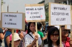Para aktivis LGBTQ berunjuk rasa dalam sebuah demonstrasi persamaan hak di Jakarta (foto: dok).