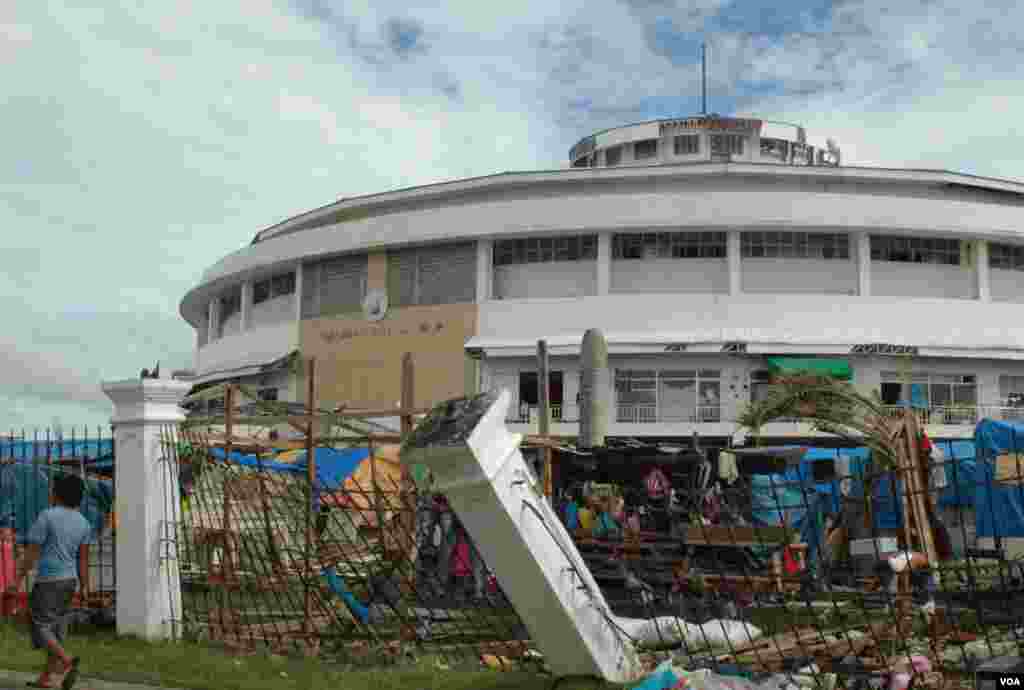 Tacloban's convention center, nicknamed "The Astrodome" was where many evacuees sheltered during the typhoon, Nov. 21, 2013. (Steve Herman/VOA)