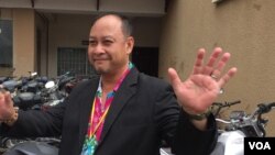 Nay Vanda, ADHOC official walks out of the municipal court on August 27, 2018.