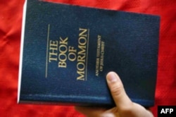 Bu oqim Injildan tashqari yana bir muqaddas kitobga ega, "Mormonlar kitobi" deb ataladi