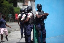 Polisi berpatroli untuk mencari tersangka dalam pembunuhan Presiden Haiti Jovenel Moise, di Port-au-Prince, Haiti, Kamis, 8 Juli 2021. (Foto: AP/Joseph Odelyn)