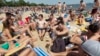 Gužva na plaži L strit u Bostonu, 5. juna 2021. 