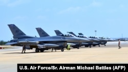 ISIL 공습에 참가하기 위해 지난 8월 터키 공군기지에 도착한 미 F-16 전투기들.