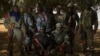 Un groupe de gendarmes maliens près du fleuve Niger dans la ville de Gao, le 28 février 2013.