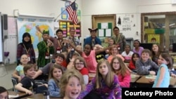 SEAYLP participants introduce Indonesian culture to a classroom at Founders Elementary School (Courtesy: Center for Southeast Asian Studies, NIU)