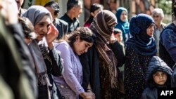 د داعش ډلې ایزدیان وژل او غلام کول یي.