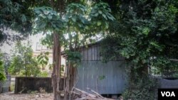 Ly’s hut is located near Kraing Pagoda, Prey Veng province, Cambodia, February 24, 2017. (Khan Sokummno/VOA Khmer)