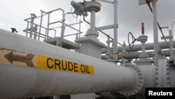 Pipa-pipa distribusi minyak mentah di unit Cadangan Minyak Strategis di Freeport, Texas, 9 Juni 2016. 