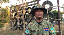 លោក រ៉េត​ ភារុណ មន្ត្រី​ឧទ្យានុរក្ស​និយាយ​ជាមួយ​វីអូអេនៅ​ទីស្នាក់ការ​ត្រពាំង​ធ្មៀរ​ ក្នុង​ដែន​ជម្រក​សត្វ​ព្រៃ​ក្នុង​ស្រុក​កោះញែក​ ខេត្ត​មណ្ឌល​គិរី កាលពី​ថ្ងៃទី​១៧ មករា ឆ្នាំ២០២១។ (អូន ឆេងប៉រ/វីអូអេ)