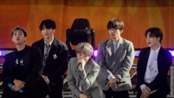 Band K-Pop saat tampil di acara 'Good Morning America' televisi ABC di Central Park, New York City (foto: dok).