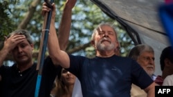 L'ancien president bresilien pendant la messe en la mémoire de sa défunte femme, célébrée à Sao Paulo le 7 avril 2018