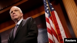 ​លោក​ ​John McCain​ សមាជិក​ព្រឹទ្ធ​សភាអាមេរិកនៃ​គណបក្ស​សាធារណៈរដ្ឋ។