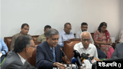  শিক্ষা মন্ত্রণালয়ে ওয়াহিদউদ্দিন মাহমুদ ও নতুন শিক্ষা উপদেষ্টা সি আর আবরারকে সংবর্ধনা দেওয়া হয়। 