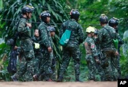 Thai rescuers prepare to enter the cave where 12 boys and their soccer coach have been trapped since June 23, in Mae Sai, Chiang Rai province, in northern Thailand, July 6, 2018. Thai authorities are racing to pump out water from the flooded cave before more rains are forecast to hit the northern region.