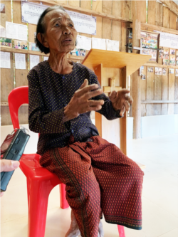 អ្នកស្រី អ៊ឹម ចែម អតីតកម្មាភិបាលខ្មែរក្រហម ផ្តល់បទសម្ភាសន៍ដល់វីអូអេ អំពីការសាងសង់ព្រះវិហារគ្រិស្តនៅក្បែរគេហដ្ឋានរបស់អ្នកស្រី ក្នុងស្រុកអន្លង់វែង ខេត្តឧត្តរមានជ័យ ថ្ងៃទី១៣ ខែធ្នូ ឆ្នាំ២០១៩។ (សុខ ​ខេមរា/​VOA)