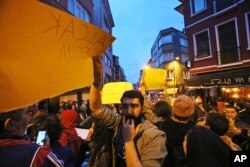 Supporters of the "No" vote protest against the referendum outcome in Istanbul, April 17, 2017.