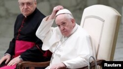Pope Francis arrives at the Paul VI Hall for the weekly general audience, keeping a distance from faithful due to the coronavirus disease, at the Vatican, Oct. 21, 2020. (Reuters)