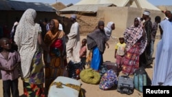 Personnes déplacées par les violences de Boko Haram, dans un camp à Mararaba Madagali, au Nigeria, le 18 février 2014.