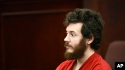 James Holmes saat menghadiri sidang di Colorado, 27 Maret 2013 (Foto: dok).