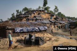 ជំរំ​ Balu Kali ​ស្ថិត​ក្នុង​ស្រុក​ Cox’s Bazar​ ប្រទេស​បង់ក្លាដែស។ ស្រុក​នេះ​នៅ ​តាម​ព្រំ​ដែន​ប្រទេស​មីយ៉ាន់ម៉ា​និង​ជា​ទឹកដី​នៃ​ជន​រ៉ូហ៊ីងយ៉ា​ប្រមាណ​៧​ម៉ឺន​នាក់​ដែល​បាន​ភៀស​ខ្លួន​មក​ប្រទេស​បង់ក្លាដែស កាល​ពី​ពេល​ថ្មីៗ​នេះ។