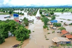 រូប​ឯកសារ៖ ទិដ្ឋភាពពីលើអាកាសបង្ហាញពីគ្រោះទឹកជំនន់នៅខេត្តបាត់ដំបង បន្ទាប់ពីភ្លៀងធ្លាក់ខ្លាំង កាលពីថ្ងៃទី១០ ខែតុលា ឆ្នាំ២០២០។