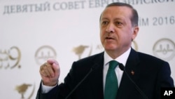 Speaking on Oct. 11, 2016, during a meeting in Istanbul, Turkish President Recep Tayyip Erdogan dismissed Iraqi Prime Minister Haider al-Abadi’s calls for the withdrawal of Turkish troops from Iraq, telling him “he should know his place.”