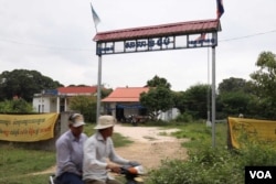 Champey commune hall in Takeo provincial Bati district is located around 40 kilometers from Phnom Penh, Cambodia. (Sun Narin/VOA Khmer)