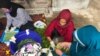Proses pembuatan hand sanitizer di Rumah Sahat Farida di Depok, Jawa Barat. (Foto: Courtesy/Rumah Sahat)