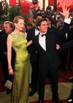 Tom Cruise and Nicole Kidman smile as they arrive for the 69th Annual Academy Awards at the Shrine Auditorium in Los Angeles, March 24, 1997.