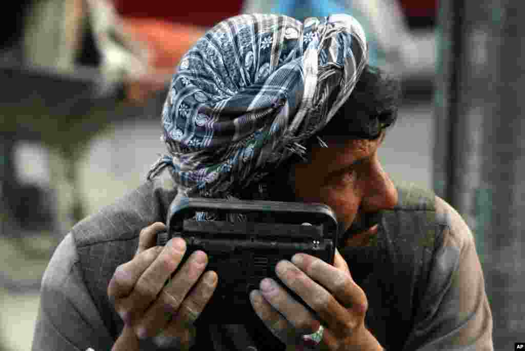 همه ساله به تاریخ ۱۳ فبروری از روز جهانی رادیو در جهان تجلیل می&zwnj;شود. اولین نشرات رادیویی در افغانستان در سال ۱۳۰۷ در زمان امان&zwnj;الله، پادشاه پیشین این کشور آغاز شد.