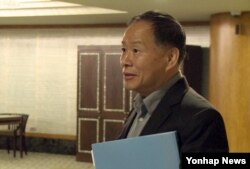 미국과 북한의 비공개접촉이 진행 중인 22일 말레이시아 쿠알라룸푸르의 한 호텔에서 취재진과 만난 북한 한성렬 외무성 부상.