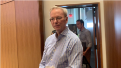 លោក Eric Schmidt អតីត​នាយក​ប្រតិបត្តិ​ក្រុមហ៊ុន Google និង​ប្រធាន​គណៈកម្មាធិការ​សន្តិសុខ​ជាតិ​អាមេរិក​ទទួល​បន្ទុក​បច្ចេកវិទ្យា​បញ្ញា​និម្មិត AI។ (ចាប ចិត្រា/VOA)