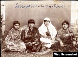 Zeynəb Paşa (sağdan ikinci) və yoldaşları
