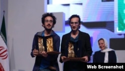 Ərk qardaşları Soyuq filmi üçün ən yaxşı rejissor işinə görə İranın Uşaq Filmləri Festivalının mükafatını qazanıblar