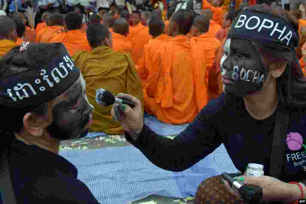 Cambodian protesters from Boeung Kak lakeside community paint their face in front of the Supreme Court in Phnom Penh. The Court decided to release provisionally land rights activist Yorm Bopha and transfered her case back to the Appeal Court for a retrial.