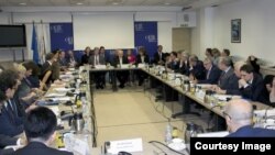 Arhivska fotografija: Upravni odbor Vijeća za implementaciju mira u BiH