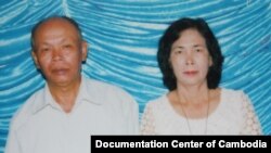 A photo of Yim Tith (left) on January 22, 2011. (Courtesy of Vanthan Peoudara/Documentation Center of Cambodia)
