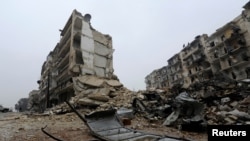 Kerusakan yang terlihat di kawasan al-Shaar Aleppo, Suriah, 13 Desember 2016 , during a media tour, Dec. 13, 2016. (REUTERS/Omar Sanadiki).