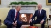 Rais wa Marekani Joe Biden akiwa na Rais mteule wa Marekani Donald Trump ikulu ya Marekani.