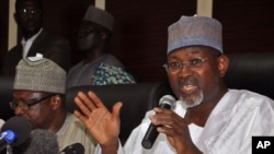 Shugaban hukumar zaben Najeriya, Farfesa Attahiru Jega a wajen taron manema labarai
