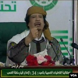 Pemimpin Libya Moammar Gaddafi menyampaikan pidato terbarunya yang ditujukan bagi para pendukungnya dan wartawan di Tripoli, Rabu (2/3).