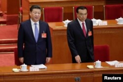 FILE - China's President Xi Jinping (L) and Premier Li Keqiang attend the opening session of the Chinese People's Political Consultative Conference (CPPCC) at the Great Hall of the People in Beijing, China, March 5, 2017.