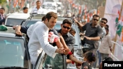លោក Rahul Gandhi អនុប្រធាន​គណបក្ស Congress និង​ជា​កូន​ប្រុស​លោកស្រី Sonia Gandhi ប្រធាន​គណបក្ស​ Congress ក្នុង​អំឡុងពេល​យុទ្ធនាការ​ឃោសនាបោះឆ្នោត​កាល​ពី​ថ្ងៃ​ទី​២៦ ខែ​កុម្ភៈ ឆ្នាំ​២០១៤។