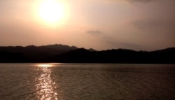 Waduk Sermo, salah satu destinasi wisata di Kulonprogo, DI Yogyakarta. (Foto: VOA/Nurhadi)