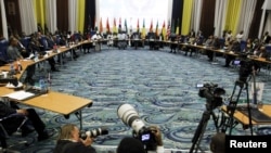 Les présidents et chef des gouvernements des Etats d'Afrique de l'Ouest réunis lors de la 48e session ordinaire de la CEDEAO à Abuja, au Nigeria, 16 décembre 2015.
