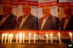 Candles, lit by activists, protesting the killing of Saudi journalist Jamal Khashoggi, are seen outside Saudi Arabia's consulate, in Istanbul, Turkey, during a candlelight vigil, Oct. 25, 2018.